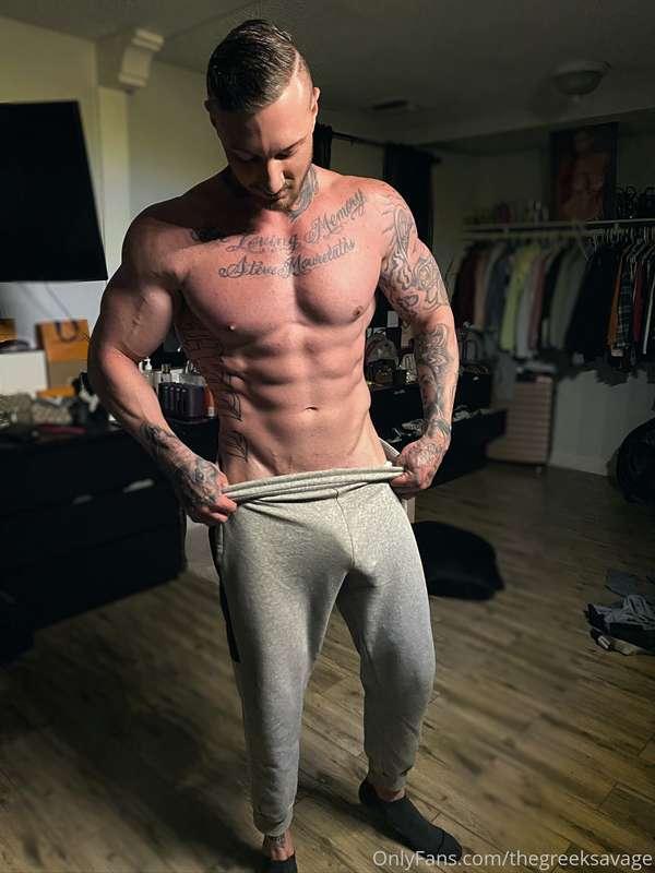Who else loves sweat pant season?😈