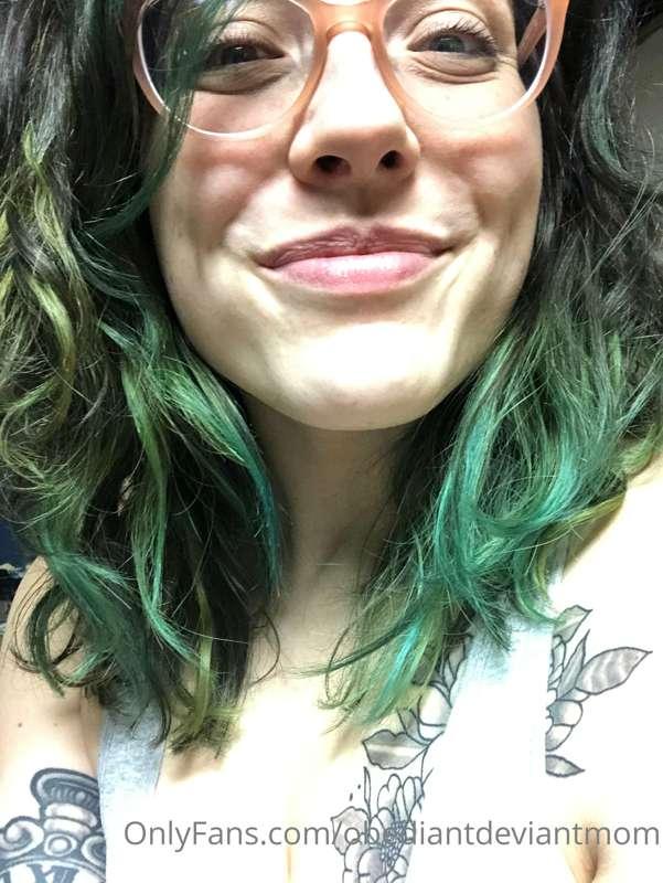 Life update! My hair is still green and I'm feeling gooood! ..