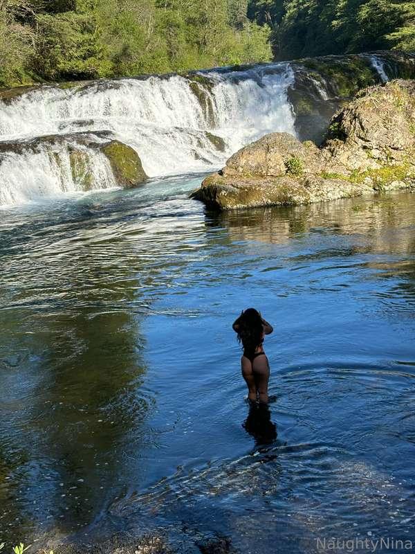 do u like the pretty waterfalls ?😭🌊