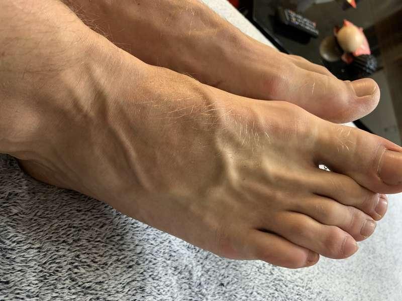 Something for feet lovers 🦶🏻😋 Sometimes I got big mood to pl..