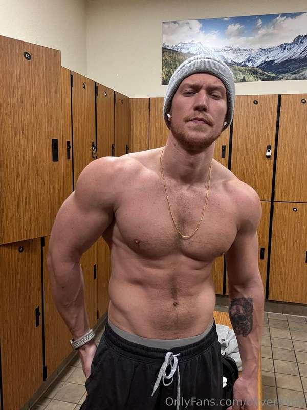 these muscles aren't the only thing that's hard right now 👀
