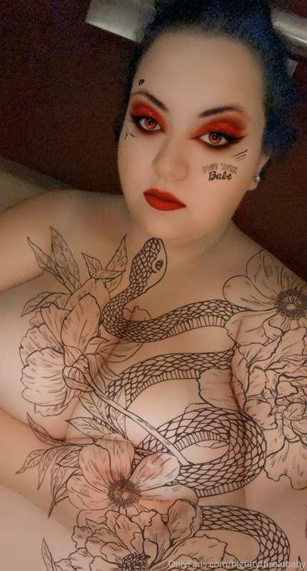 This filter makes me wanna tat my titties up 😍😍😍