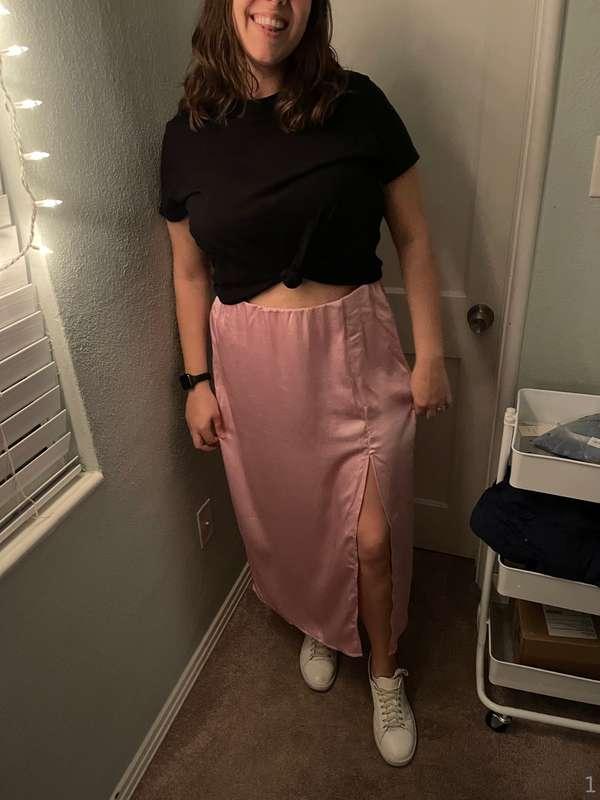 The MILF at the Valentines event wishes you could see undern..