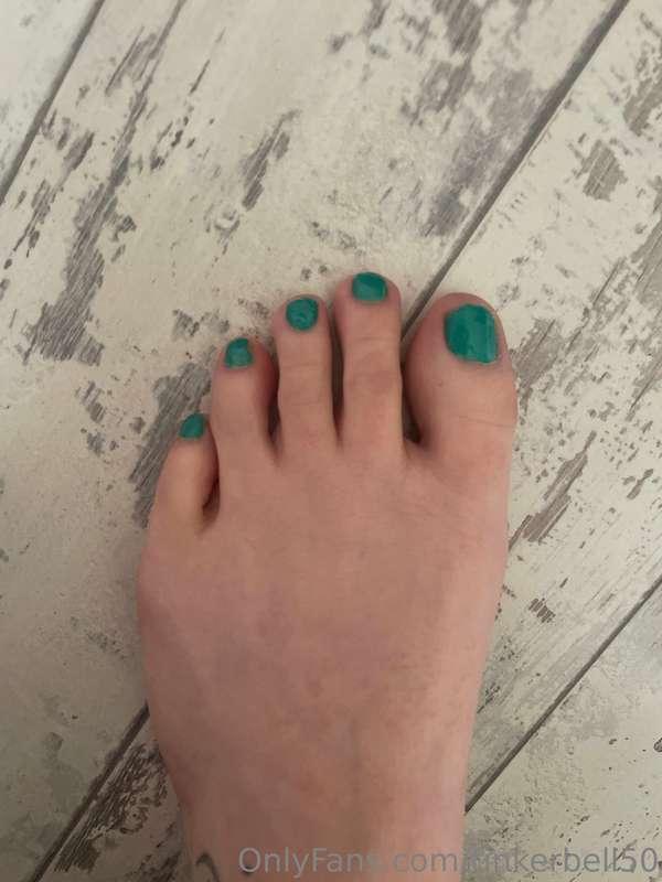 Freshly painted toes, just how I like it, who wants to see m..