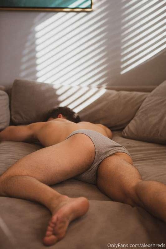 Let's sleep together! Give me a tip bb 😘😘😘