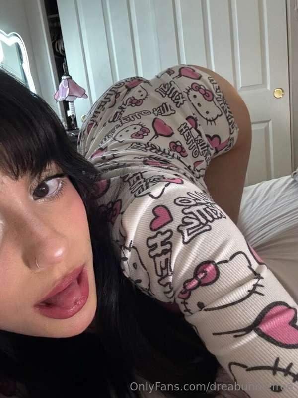 can i send you pics like this? 🙈