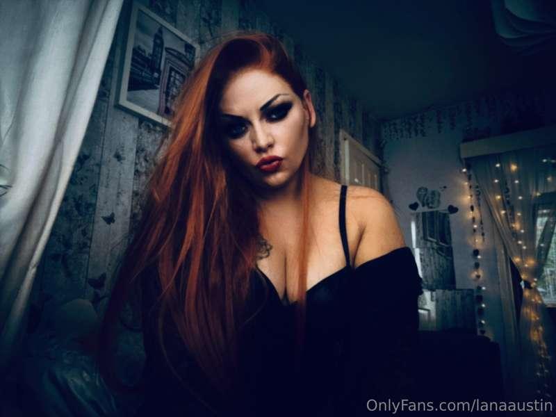 Dark and sexy 🖤🖤🖤