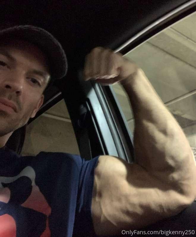 Definition of a MUSCLE GOD. 💪🏼🤑