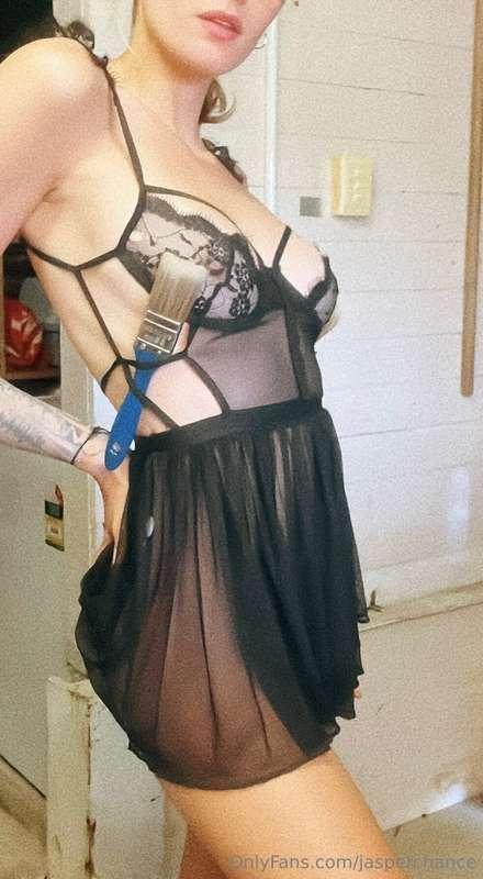 Who needs a tool belt when you've got strappy lingerie? 😈

I..