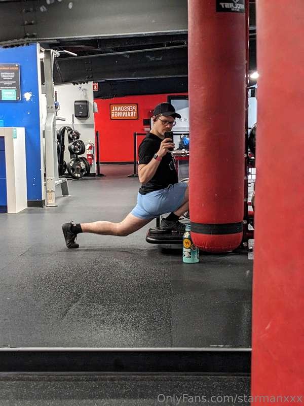 Some gym pics today 🍑 Happy Monday cuties