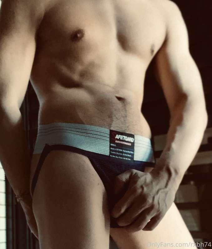 有人也跟我一樣喜歡這種運動型的後空內褲嗎？😘