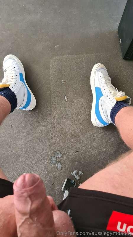 Had to blow this load all over the floor. DM me if you have ..