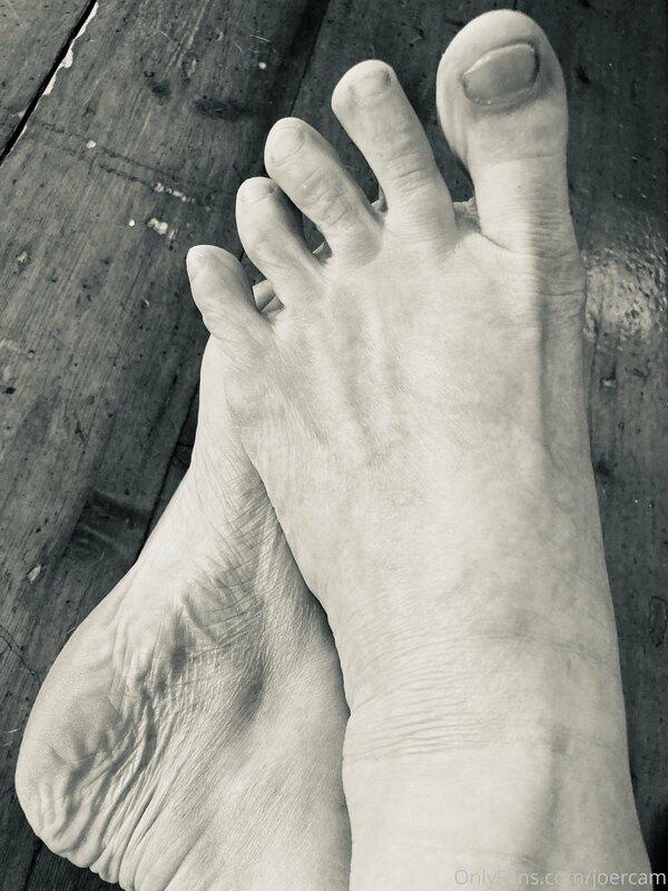 Sore feet after long hike ; really need massage ??