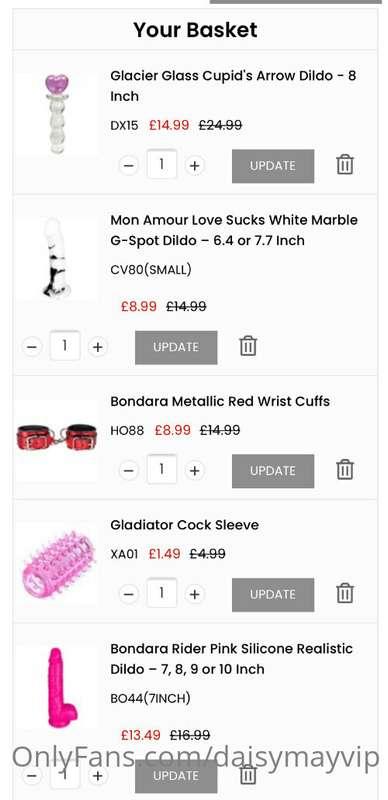 Who wants to treat me to some naughty valentines toys?😈💖