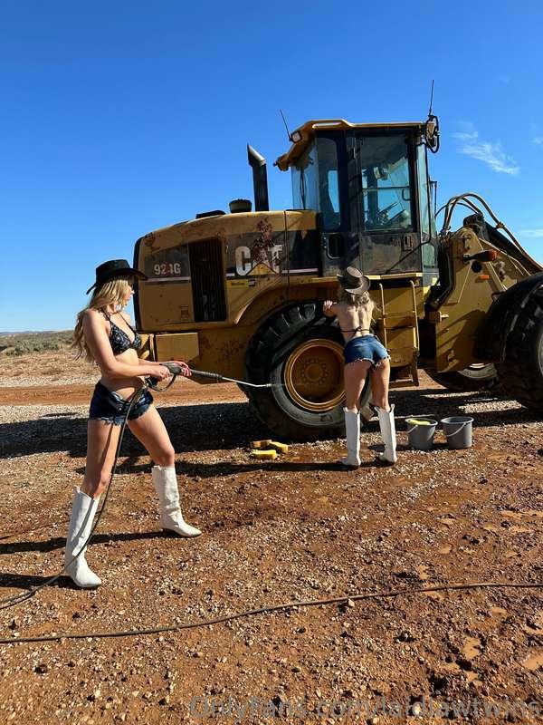 Time to scrub up 🚜 💦 xx