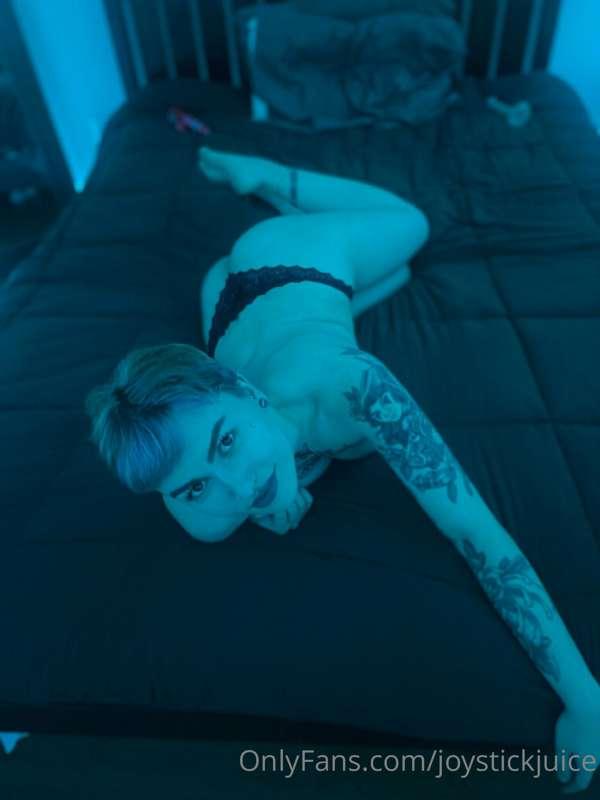 Don’t leave for work, just stay in bed with me all day babe…