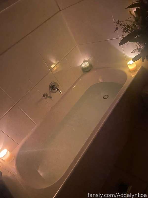Soaking my pregnant sore body in this bath was so relaxing 🩵💦
I may have had a little play while in the bath too xx

#fyp #custom #customs #sexting #sext #mommy #milf #tits #horny #fetish #pregnant #pregnancy #belly #innie #clit #videos #free #dildo #bath #water #wet