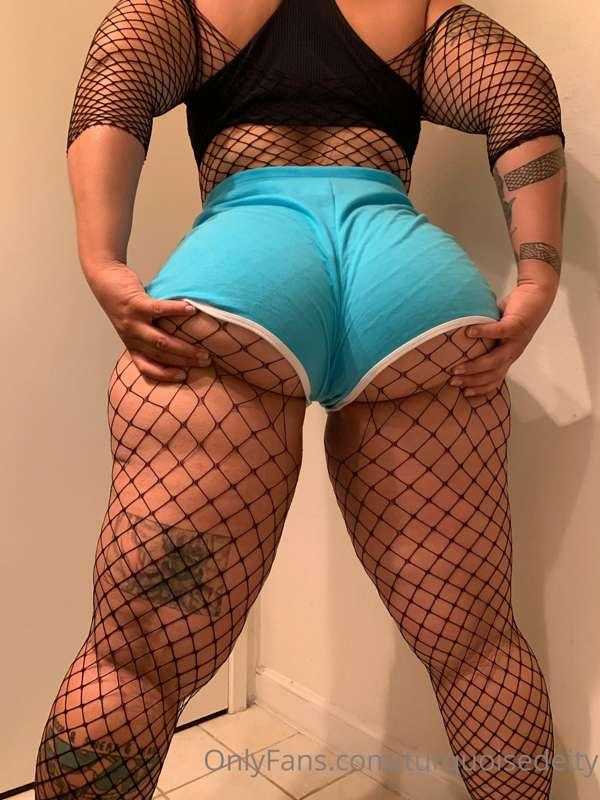 Booty shorts FTW 🥰