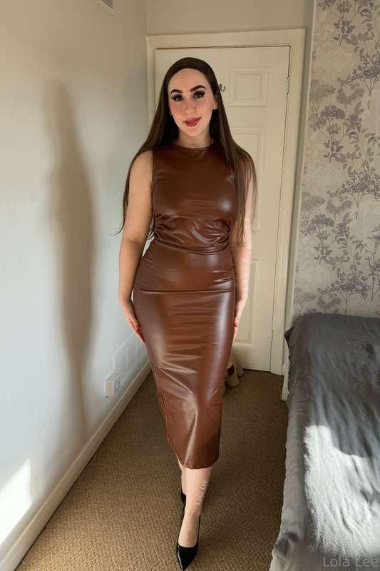 Ever wanted a custom video or some custom photos from me?😜 h..