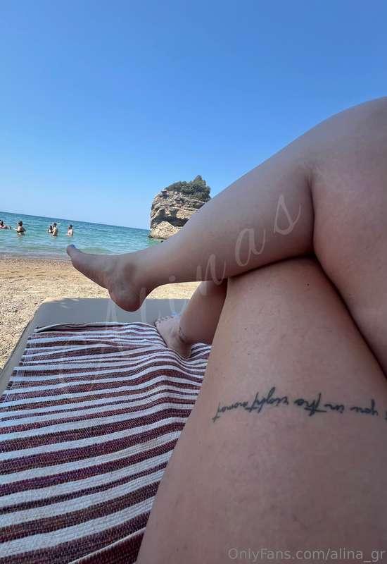 Εσένα πια η γνώμη σου για τις μπουταρες στην παραλία ;; 🙈😈