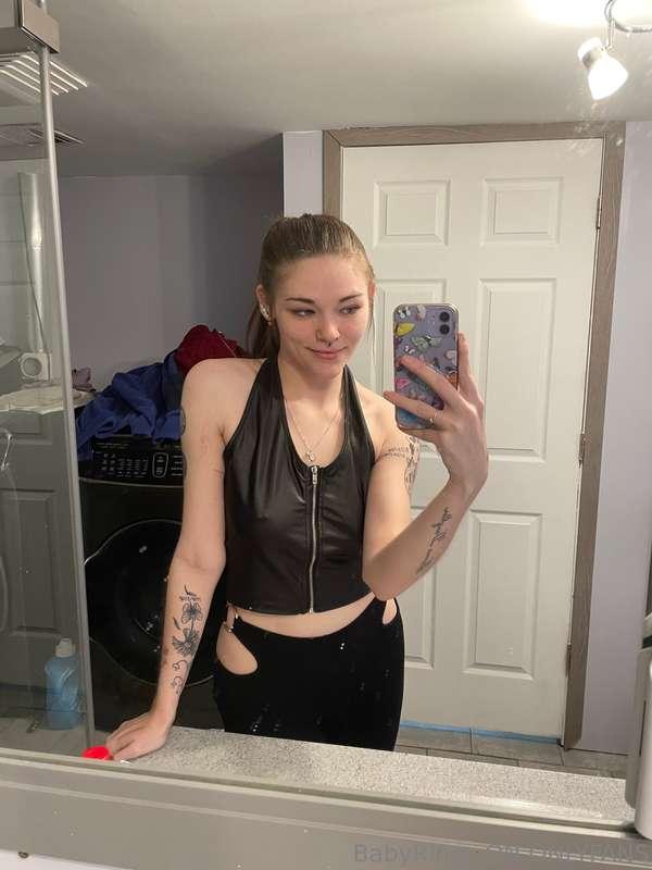 🖤Your Goth Girlfriend misses you so much 😩

She has to show ..