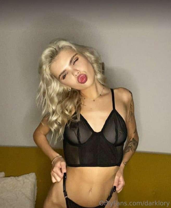 Text this hot blonde right now @baylin_grey 🍭She's online an..