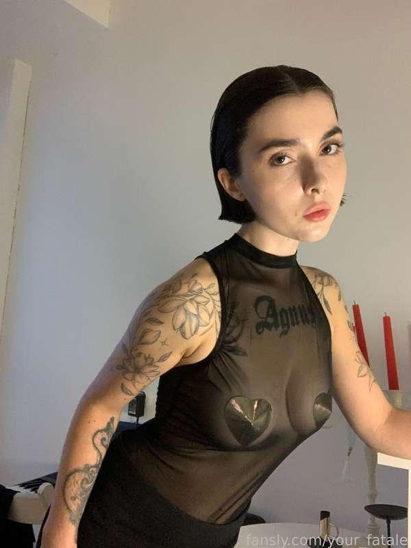 can you resist? :p

♡ #fyp #bigtiddygothgf #lingerie #altgirl #gothgirl #egirl #tattooed #alt #alternative #pale ♡