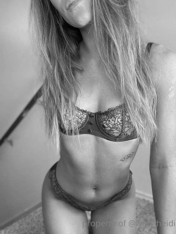 One Week Left. #Day20/27
PS - Find out the color of this set..