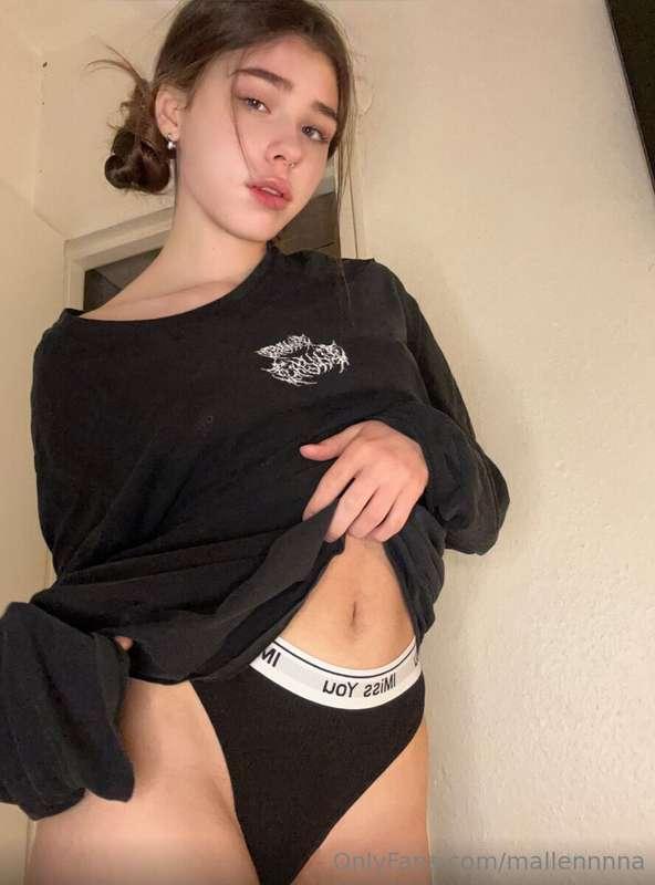 ## 💕💕💕 SUPER CUTE💕💕💕

Hot girl @emmalittlee ready to get her..