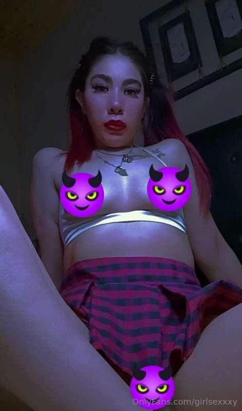 Do you want to stick your dick in here daddy? Fuck me real h..