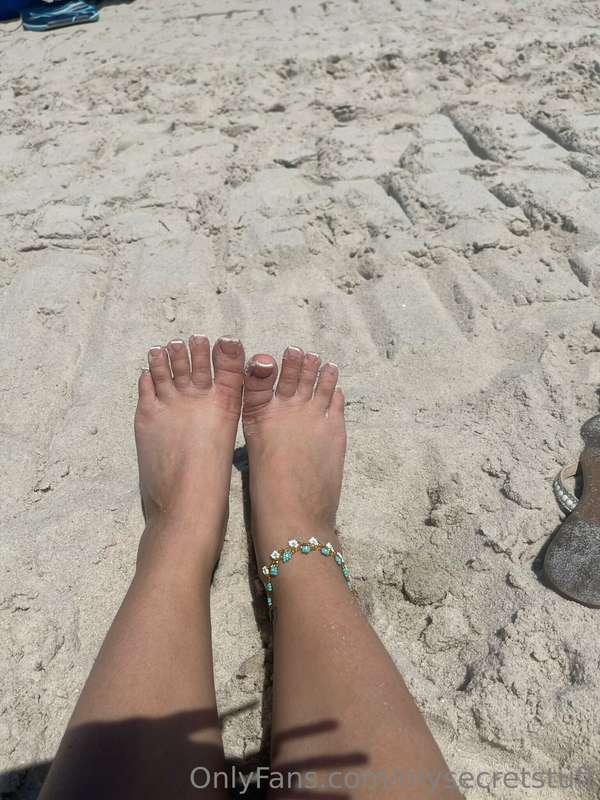 By the beach ☀️🌊🍑