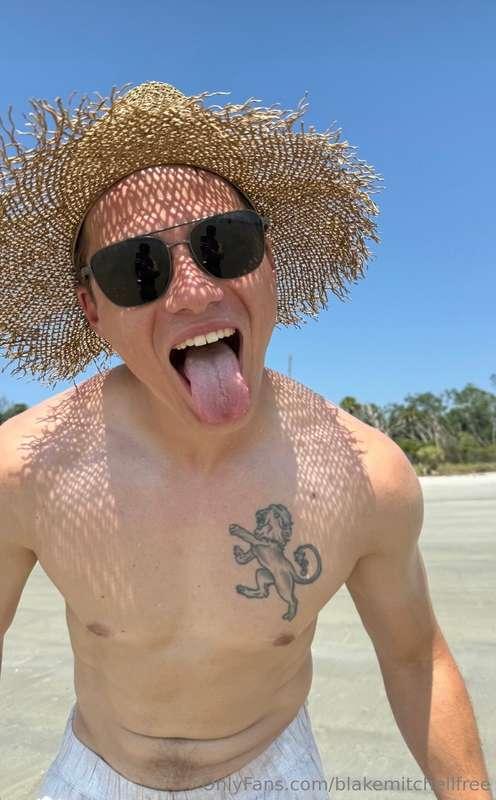 This is how I say “I miss you”… with no pants on 😘🫦