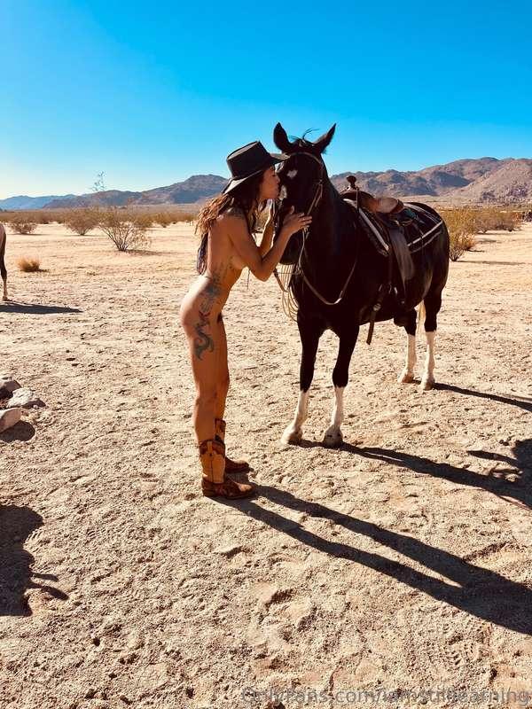 Here’s Prince the mustang and myself. 🥰💋🐎 He really was the ..