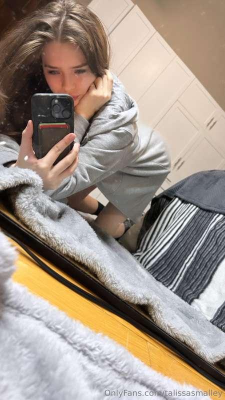 Let’s see who’s dirtier… my mirror or your mind 🤭 swipe then..