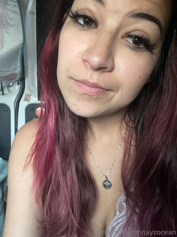 No makeup on 🙃 the pink is faded 🩷😶