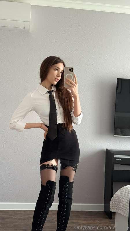 Well, somebody is super sexy in your office 🍓☺️