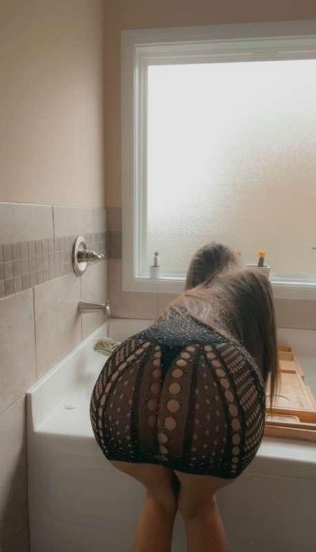 Don’t mind me just cleaning the bathtub