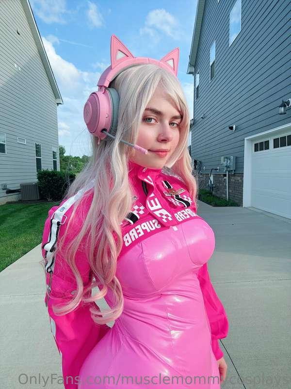 musclemommycosplays image #2