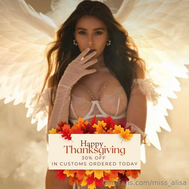 Happy Thanksgiving, my dears! 💋Today I'm serving up somethin..