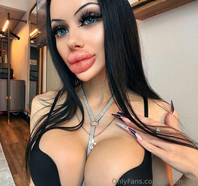 NEW SUPER SWOLLEN LIPS VIDEO 🫦
The biggest lips I’ve ever ha..