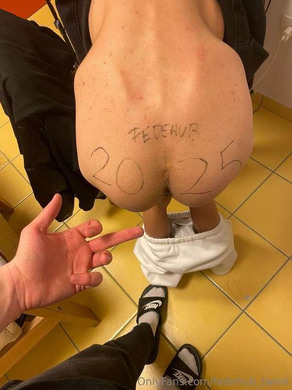 BUON ANO DAL TUO FEDEHUB 🥂💦hai fatto il 🐷 ieri sera o no ??