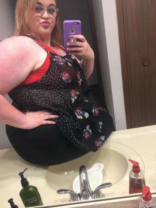 ladykeepsherlegsopen image #0