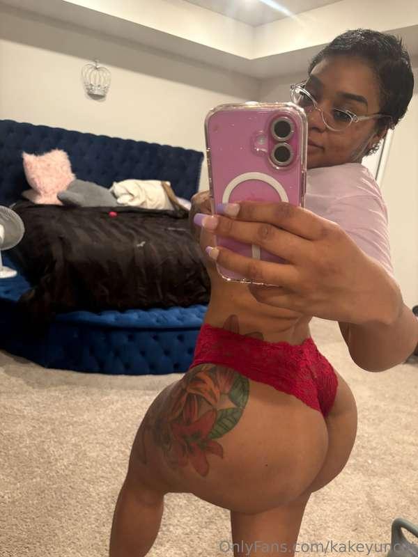 Thick booty 🥵👅