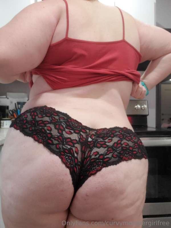 My butt looks so cute in these panties 😍 