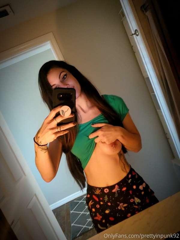 Trying to sneak a quick nude in a house full of people is ha..