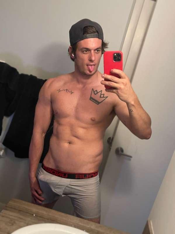 Wet 💦

Swipe to see my strength test 😜