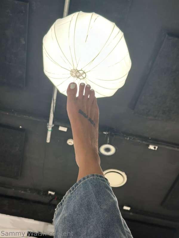 Studio floor foot shoot 🦶🏻 safe to say the rest of the crew ..