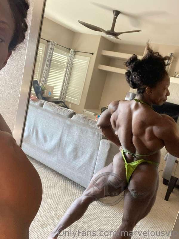 Back day today👅 you think it can get any biggger?🤭