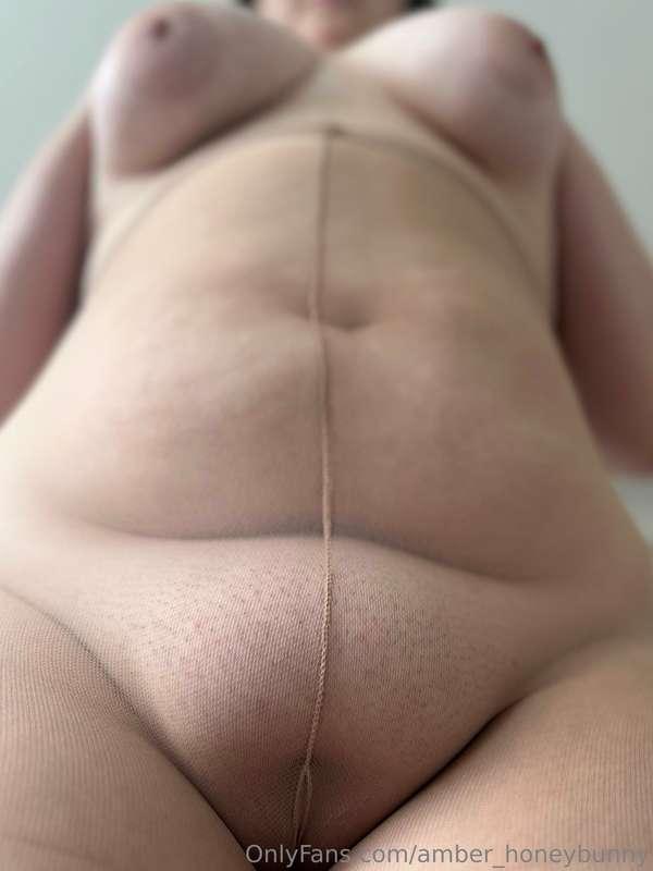 Everything's so thicc, this pussy didn't want to stay hidden..