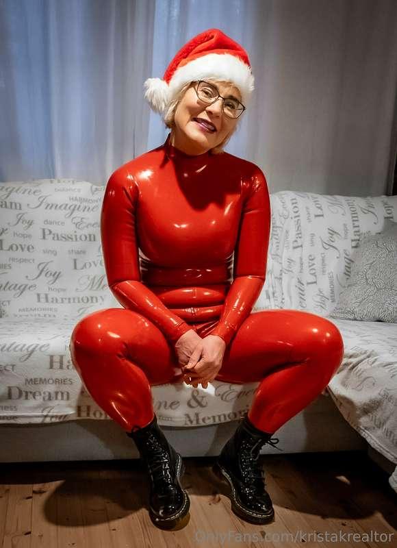 Mrs Santa is waiting for all you kinky and horny friends...